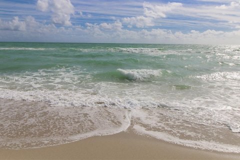 Condo in Sunny Isles Beach, Florida, 2 bedrooms  № 1168066 - photo 23