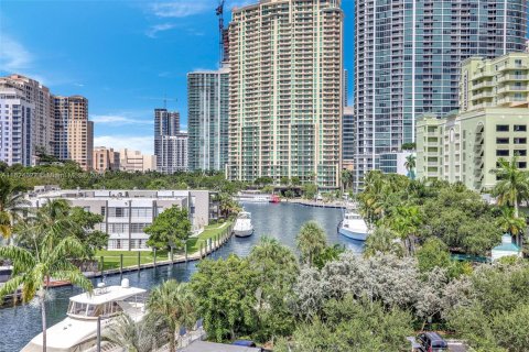 Condominio en venta en Fort Lauderdale, Florida, 2 dormitorios, 102.19 m2 № 1329093 - foto 1