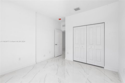 Townhouse in Miami, Florida 5 bedrooms, 232.44 sq.m. № 1418703 - photo 17