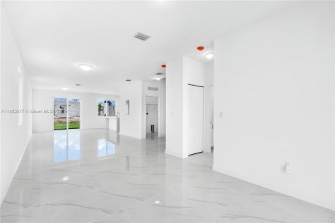 Townhouse in Miami, Florida 5 bedrooms, 232.44 sq.m. № 1418703 - photo 10