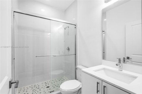 Townhouse in Miami, Florida 5 bedrooms, 232.44 sq.m. № 1418703 - photo 30