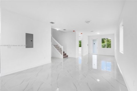 Townhouse in Miami, Florida 5 bedrooms, 232.44 sq.m. № 1418703 - photo 4