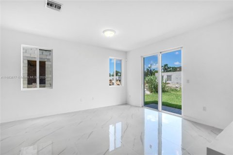 Townhouse in Miami, Florida 5 bedrooms, 232.44 sq.m. № 1418703 - photo 6