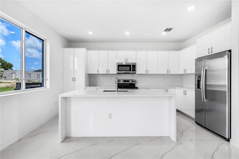 Townhouse in Miami, Florida 5 bedrooms, 232.44 sq.m. № 1418703 - photo 12