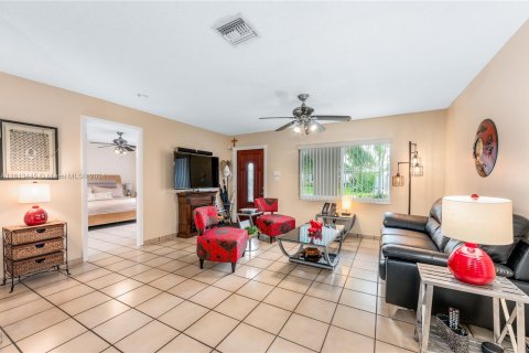 Casa en venta en Miami, Florida, 3 dormitorios, 140.47 m2 № 1419824 - foto 4