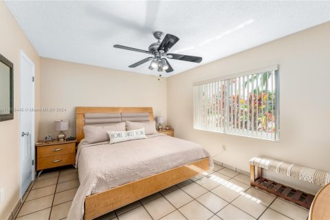 Casa en venta en Miami, Florida, 3 dormitorios, 140.47 m2 № 1419824 - foto 15