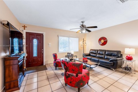 Casa en venta en Miami, Florida, 3 dormitorios, 140.47 m2 № 1419824 - foto 3