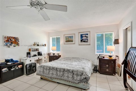 Casa en venta en Hollywood, Florida, 4 dormitorios, 234.3 m2 № 1418695 - foto 16