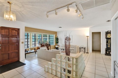 Casa en venta en Hollywood, Florida, 4 dormitorios, 234.3 m2 № 1418695 - foto 2