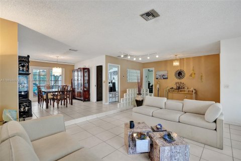 Casa en venta en Hollywood, Florida, 4 dormitorios, 234.3 m2 № 1418695 - foto 4