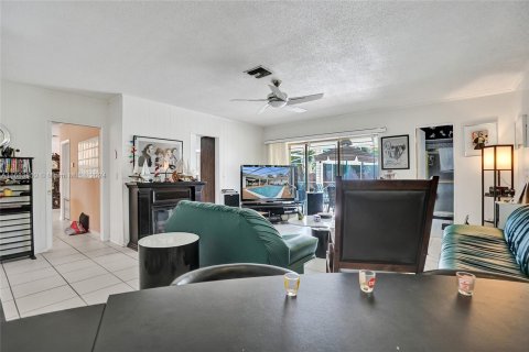 Casa en venta en Hollywood, Florida, 4 dormitorios, 234.3 m2 № 1418695 - foto 12