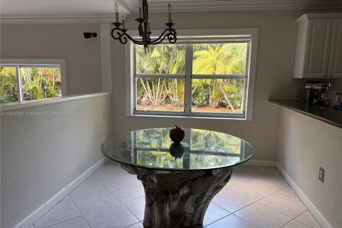 Villa ou maison à vendre à Doral, Floride: 4 chambres, 293.76 m2 № 1075461 - photo 13