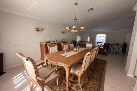 Villa ou maison à vendre à Doral, Floride: 4 chambres, 293.76 m2 № 1075461 - photo 11
