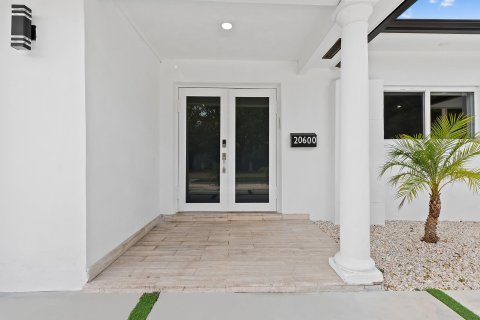 House in Miami, Florida 5 bedrooms, 263.56 sq.m. № 1031806 - photo 29