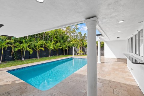 House in Miami, Florida 5 bedrooms, 263.56 sq.m. № 1031806 - photo 3