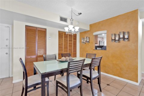 Copropriété à vendre à Coral Gables, Floride: 2 chambres, 95.13 m2 № 1067904 - photo 5
