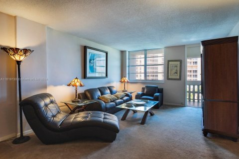 Condo in Coral Gables, Florida, 1 bedroom  № 1241874 - photo 3