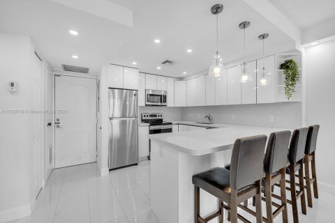 Condo in Sunny Isles Beach, Florida, 1 bedroom  № 1241787 - photo 9