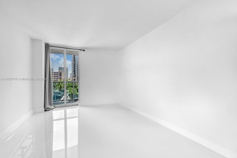 Condominio en venta en Sunny Isles Beach, Florida, 1 dormitorio, 92.07 m2 № 1241787 - foto 13