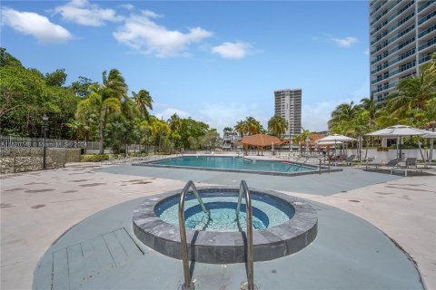 Condominio en venta en Sunny Isles Beach, Florida, 1 dormitorio, 92.07 m2 № 1241787 - foto 19