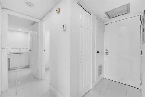 Copropriété à vendre à Sunny Isles Beach, Floride: 1 chambre, 92.07 m2 № 1241787 - photo 18