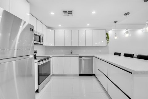 Condo in Sunny Isles Beach, Florida, 1 bedroom  № 1241787 - photo 6