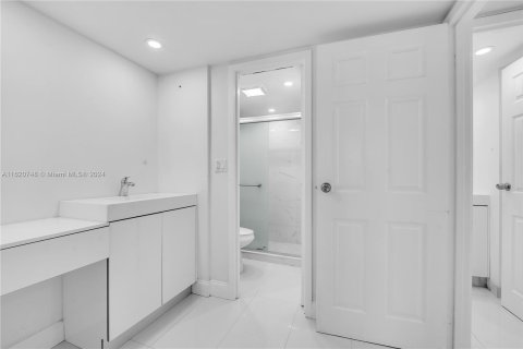 Condo in Sunny Isles Beach, Florida, 1 bedroom  № 1241787 - photo 14