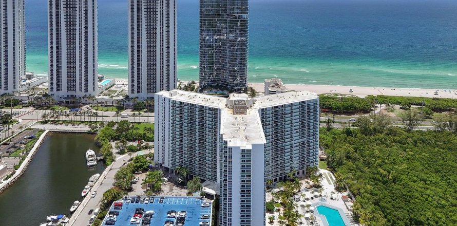 Condominio en Sunny Isles Beach, Florida, 1 dormitorio  № 1241787