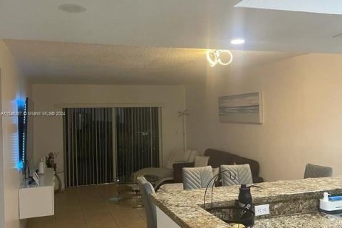 Condominio en venta en Doral, Florida, 2 dormitorios, 93.37 m2 № 1058143 - foto 14