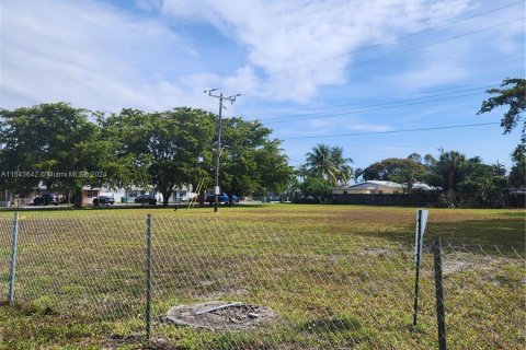 Commercial property in Dania Beach, Florida № 1044685 - photo 2
