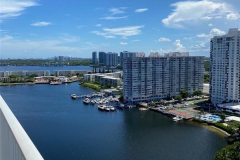 Condo in Aventura, Florida, 1 bedroom  № 1044683 - photo 21