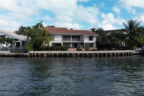 House in Golden Beach, Florida 6 bedrooms, 465.63 sq.m. № 1044684 - photo 16