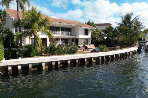 Villa ou maison à vendre à Golden Beach, Floride: 6 chambres, 465.63 m2 № 1044684 - photo 17