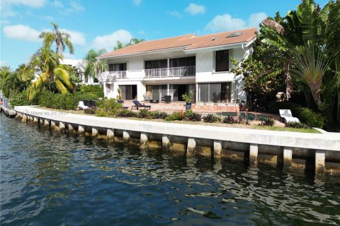 Villa ou maison à vendre à Golden Beach, Floride: 6 chambres, 465.63 m2 № 1044684 - photo 18