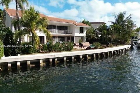 Villa ou maison à vendre à Golden Beach, Floride: 6 chambres, 465.63 m2 № 1044684 - photo 9