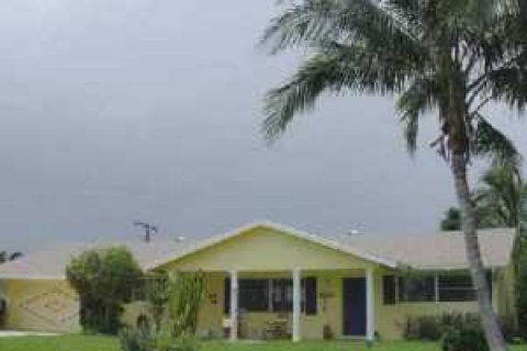 House in Delray Beach, Florida 4 bedrooms, 174.75 sq.m. № 1226781 - photo 1