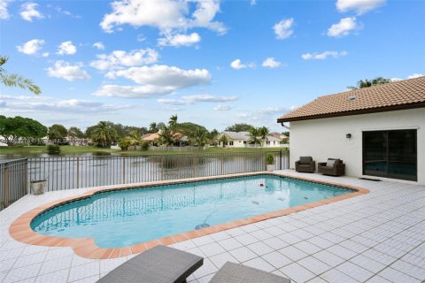 House in Coral Springs, Florida 5 bedrooms, 276.11 sq.m. № 1370568 - photo 25