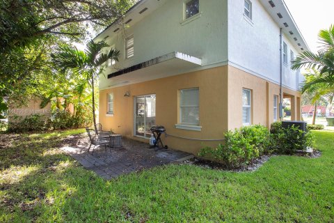 House in South Miami, Florida 4 bedrooms, 209.03 sq.m. № 1370667 - photo 22