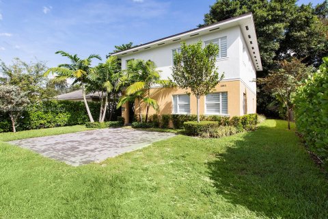 Casa en alquiler en South Miami, Florida, 4 dormitorios, 209.03 m2 № 1370667 - foto 1