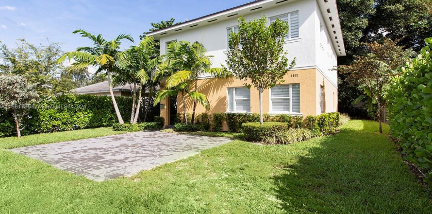 Villa ou maison à South Miami, Floride 4 chambres, 209.03 m2 № 1370667