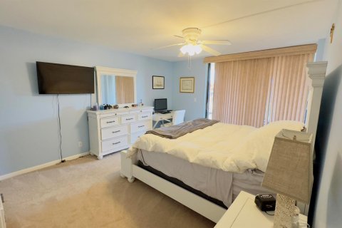 Condo in Hypoluxo, Florida, 2 bedrooms  № 1044026 - photo 1