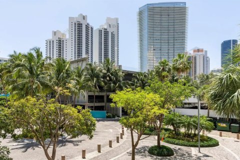 Condo in Sunny Isles Beach, Florida, 1 bedroom  № 1390033 - photo 13