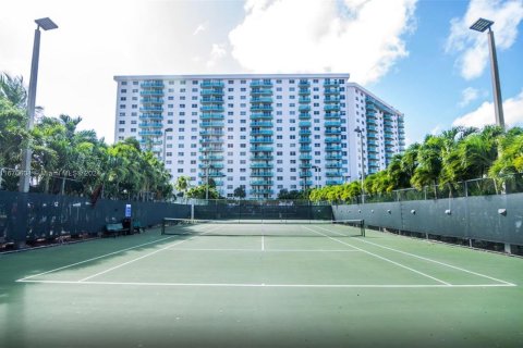 Condo in Sunny Isles Beach, Florida, 1 bedroom  № 1390033 - photo 26