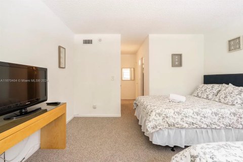 Condo in Sunny Isles Beach, Florida, 1 bedroom  № 1390033 - photo 10