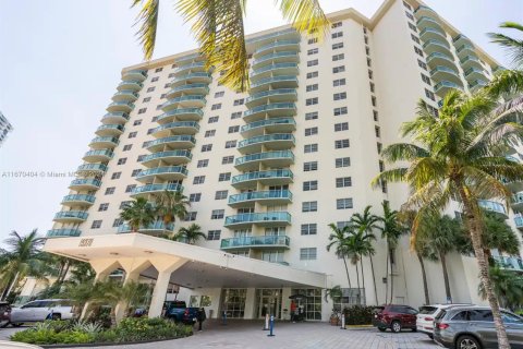 Condo in Sunny Isles Beach, Florida, 1 bedroom  № 1390033 - photo 16