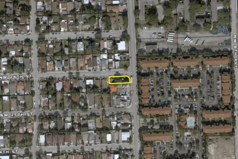 Commercial property in Miami, Florida № 1072096 - photo 1