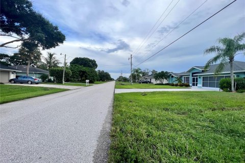 Terreno en venta en Rotonda, Florida № 1298528 - foto 4