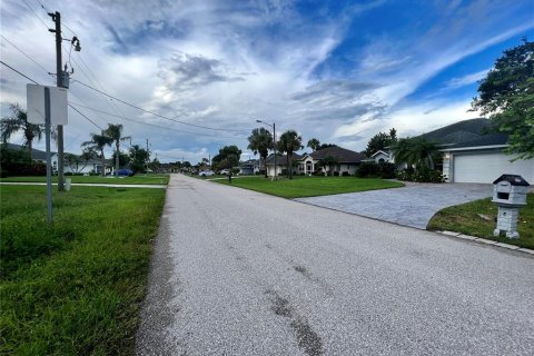 Terreno en venta en Rotonda, Florida № 1298528 - foto 3