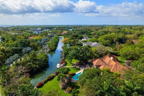 House in Coral Gables, Florida 9 bedrooms, 947.51 sq.m. № 1073219 - photo 22