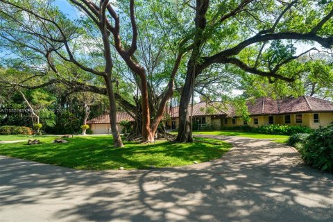 Villa ou maison à vendre à Coral Gables, Floride: 9 chambres, 947.51 m2 № 1073219 - photo 5